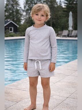 Imagine Perry sz 2T Two-Piece Rash Guard Set in Light Gray with White Spots